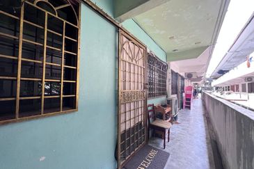 Taman Subang Perdana Flat