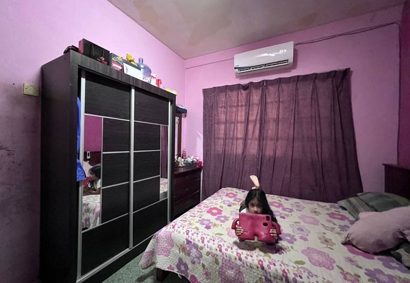 Taman Subang Perdana Flat