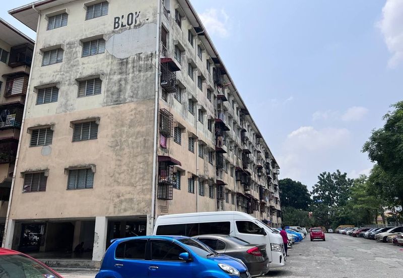 Taman Subang Perdana Flat