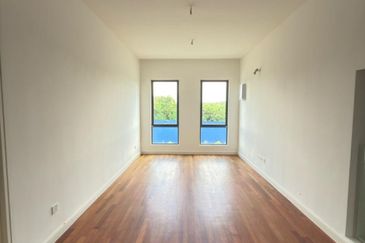 Broadleaf (alam Kemuning)