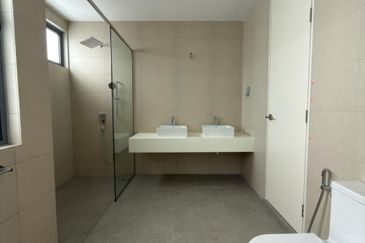 Broadleaf (alam Kemuning)