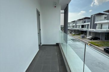 Broadleaf (alam Kemuning)