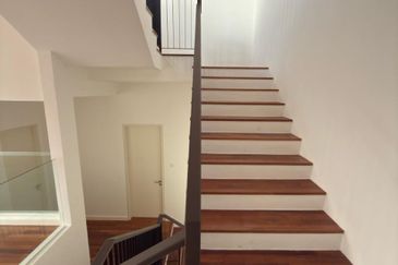 Broadleaf (alam Kemuning)