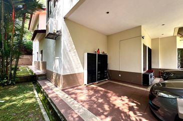 Putra Hill Residency