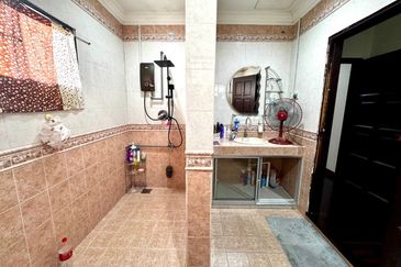 Putra Hill Residency