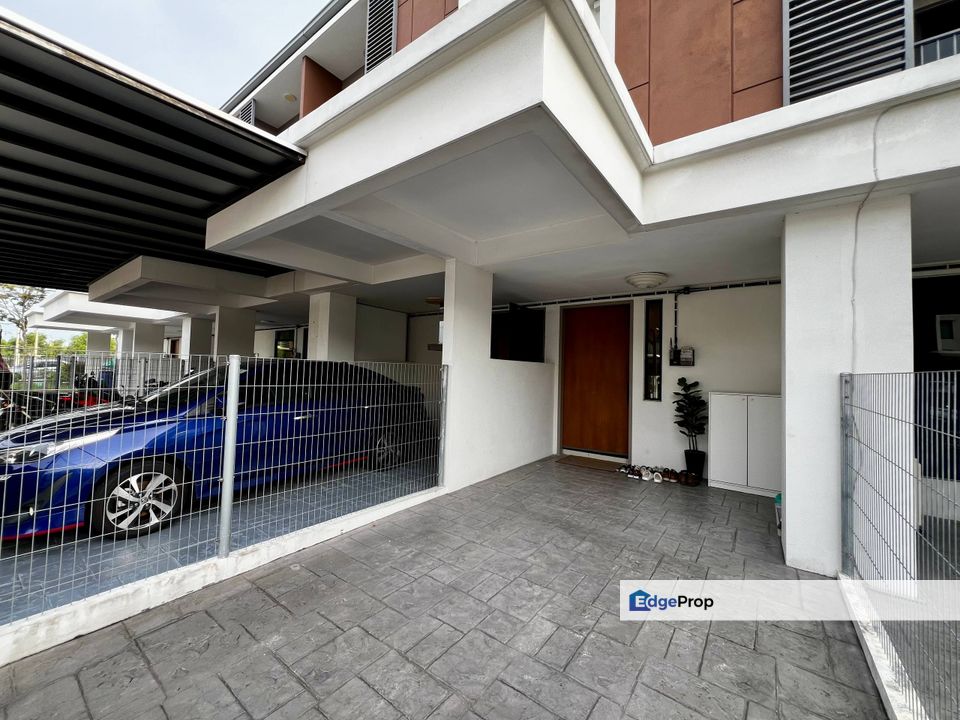 NICELY RENOVATED 1.5 Storey Townhouse Elegan Residensi Putra Perdana Puchong , Selangor, Puchong