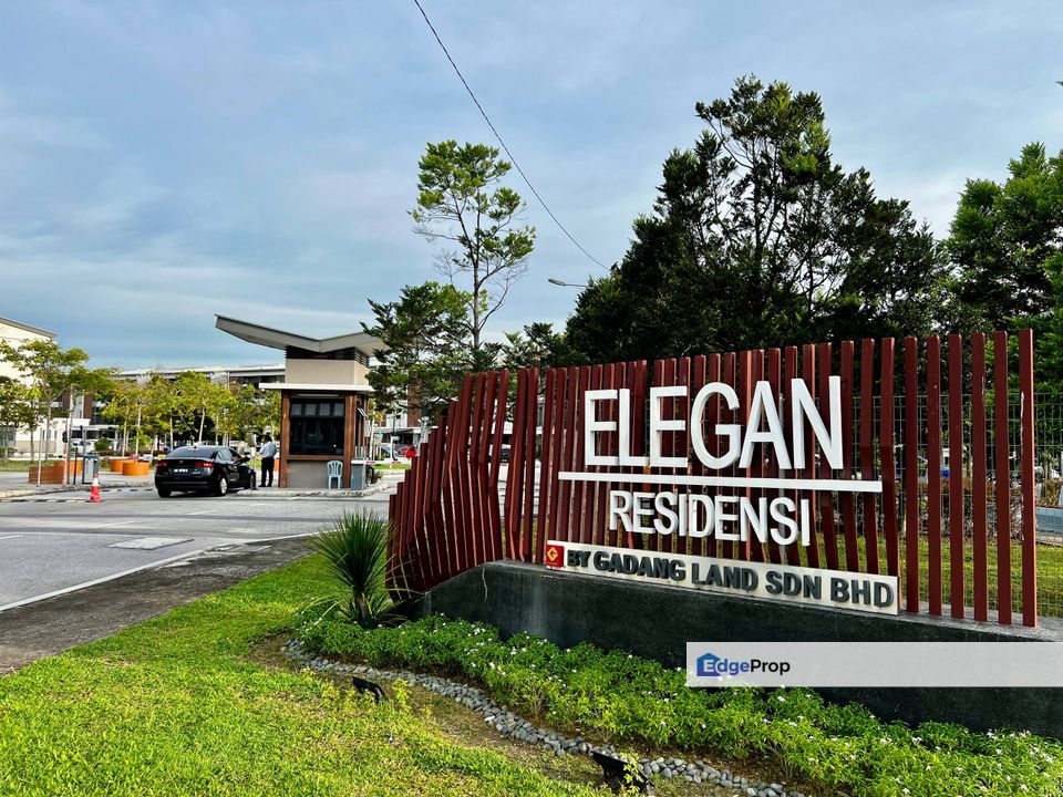 NICELY RENOVATED 1.5 Storey Townhouse Elegan Residensi Putra Perdana Puchong , Selangor, Puchong