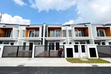 Brand New & Facing open | 🏡 Dua Ruby Parkhomes Residence @ Taman Ruby Dengkil for sale 