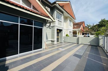 Renovated | Semi D Cluster Lorong Az Zaharah Puncak Alam