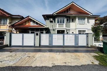 Renovated | Semi D Cluster Lorong Az Zaharah Puncak Alam