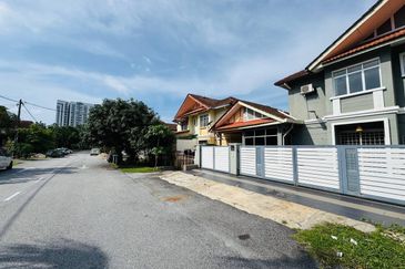 Renovated | Semi D Cluster Lorong Az Zaharah Puncak Alam