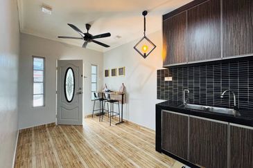 Renovated | Semi D Cluster Lorong Az Zaharah Puncak Alam