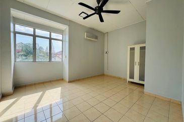 Renovated | Semi D Cluster Lorong Az Zaharah Puncak Alam