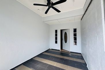 Renovated | Semi D Cluster Lorong Az Zaharah Puncak Alam