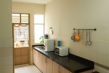 Ayu Puri, Alam Nusantara