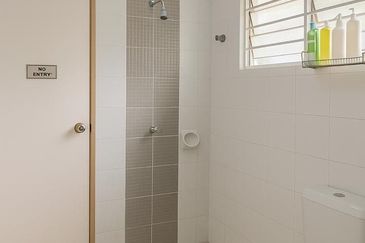 Ayu Puri, Alam Nusantara