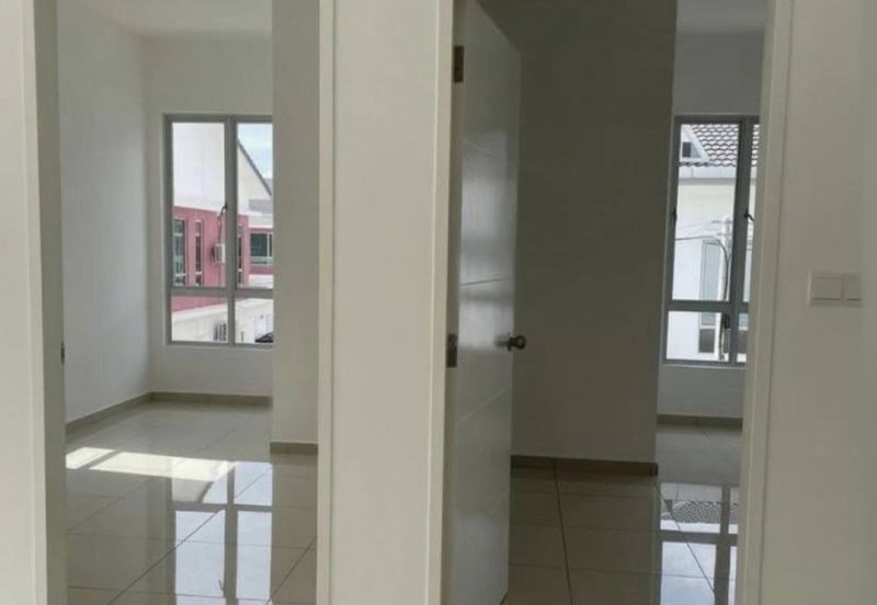 Double Storey Terrace END LOT Taman Tiara Sendayan, Seremban