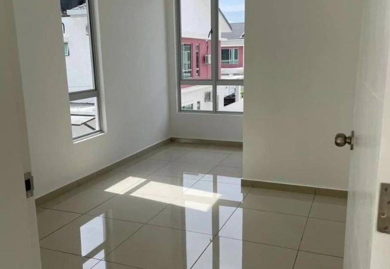 Double Storey Terrace END LOT Taman Tiara Sendayan, Seremban