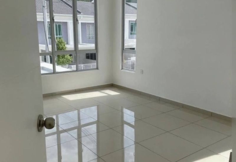 Double Storey Terrace END LOT Taman Tiara Sendayan, Seremban