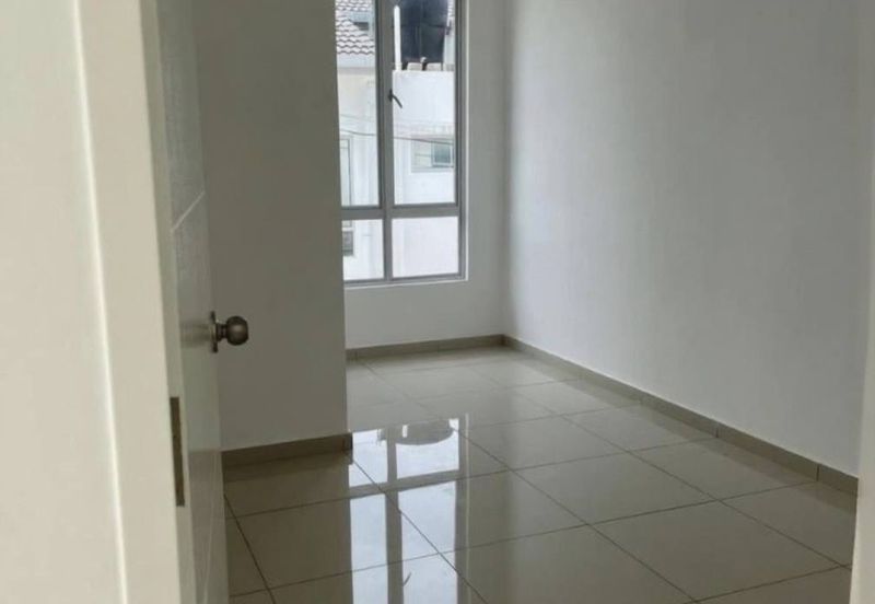 Double Storey Terrace END LOT Taman Tiara Sendayan, Seremban