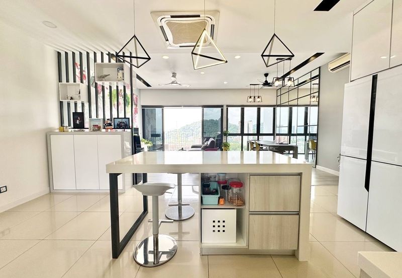 16 Quartz Melawati Condominium