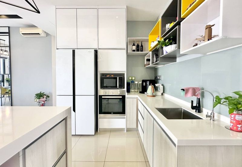 16 Quartz Melawati Condominium