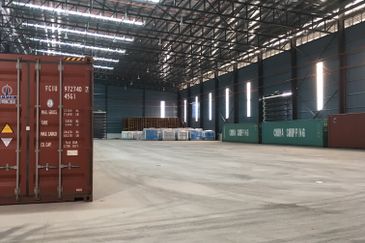 West Port, Pulau Indah