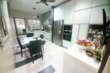 Astana Idaman, Desa Alam