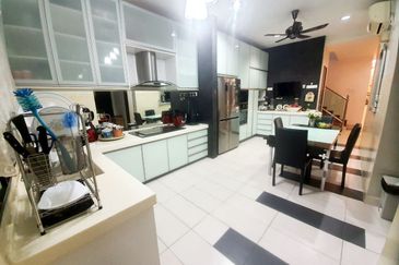 Astana Idaman, Desa Alam