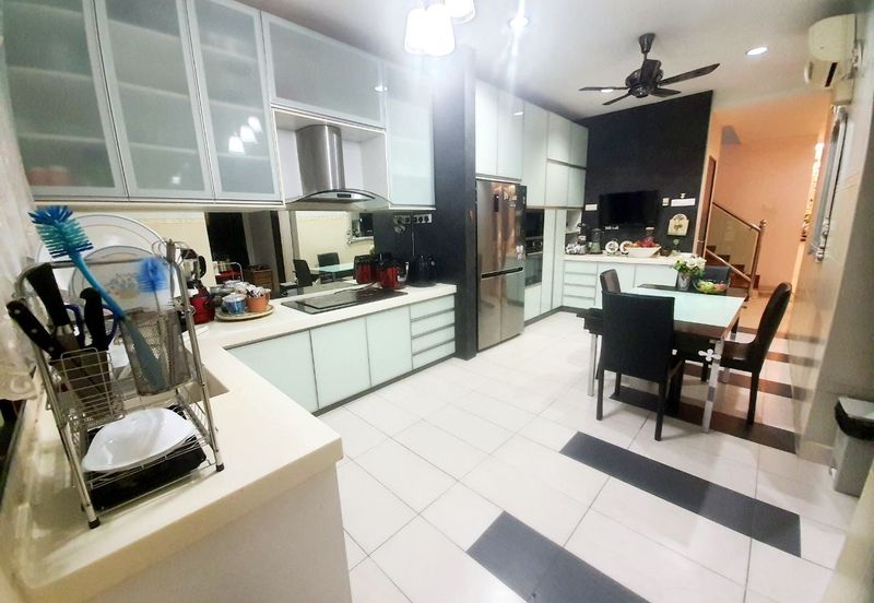 Astana Idaman, Desa Alam