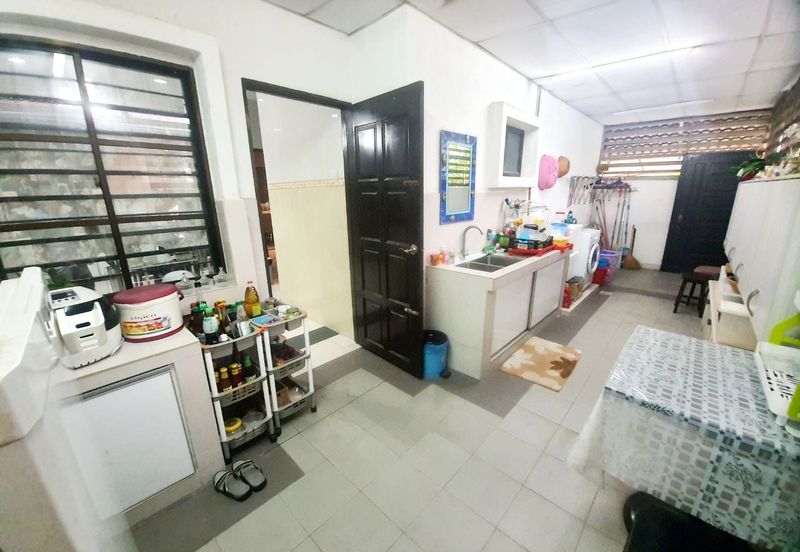 Astana Idaman, Desa Alam