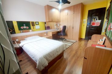 Astana Idaman, Desa Alam