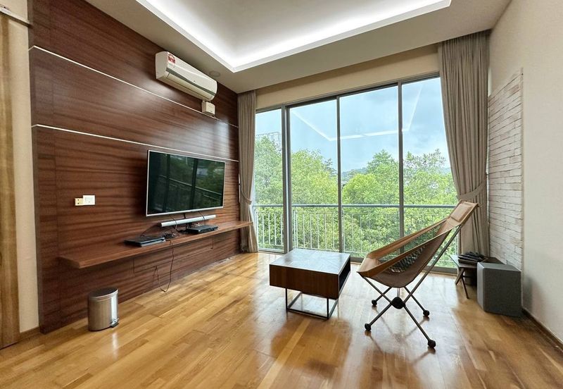 Symphony Hills Schumann