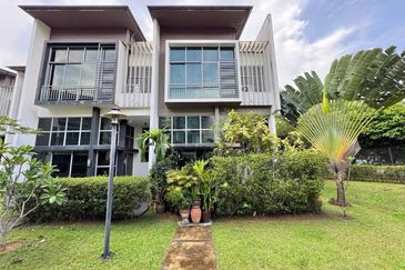 Symphony Hills Schumann