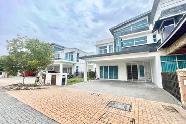 MYDiva, Perdana Lakeview East