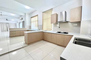 MYDiva, Perdana Lakeview East