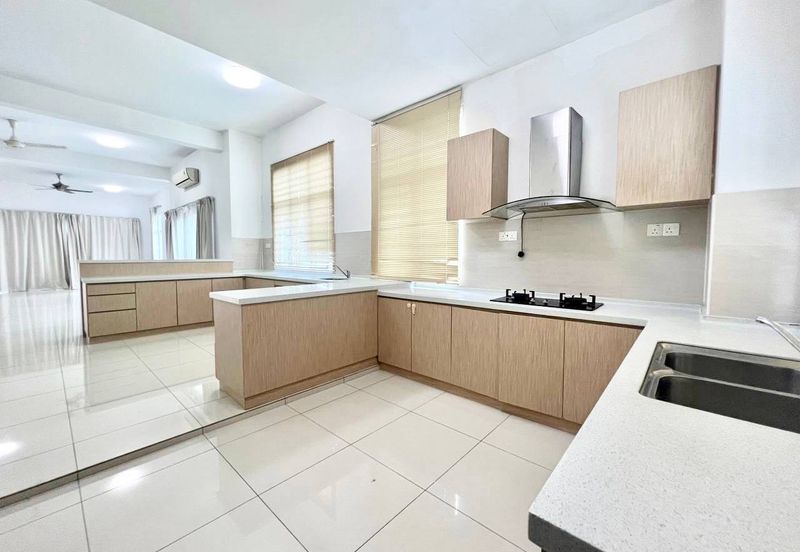 MYDiva, Perdana Lakeview East