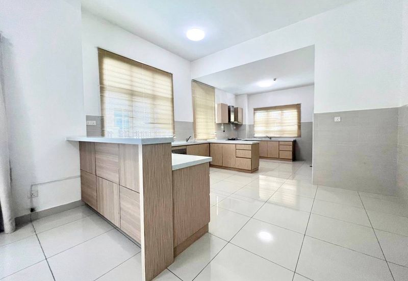 MYDiva, Perdana Lakeview East