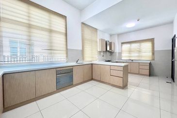 MYDiva, Perdana Lakeview East