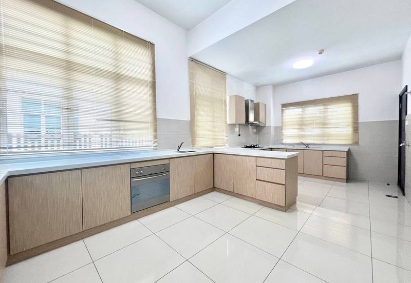 MYDiva, Perdana Lakeview East