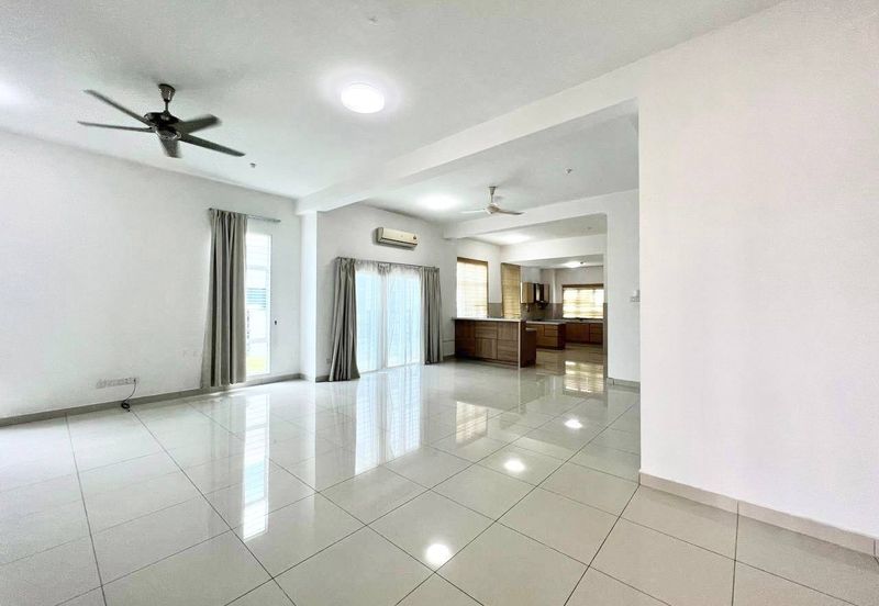 MYDiva, Perdana Lakeview East