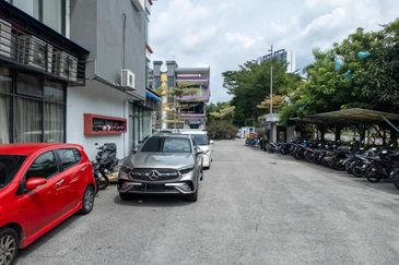 Jalan Pekaka Seksyen 8