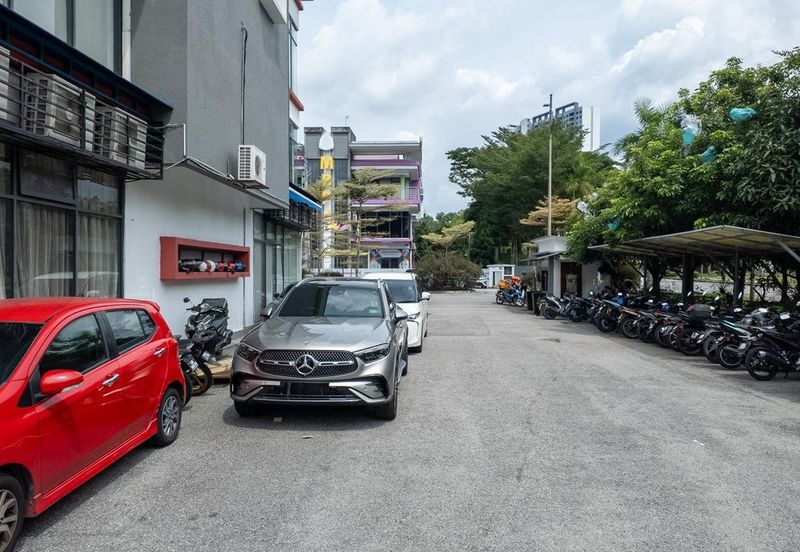 Jalan Pekaka Seksyen 8