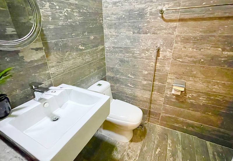 Taipan Business Centre, USJ 10