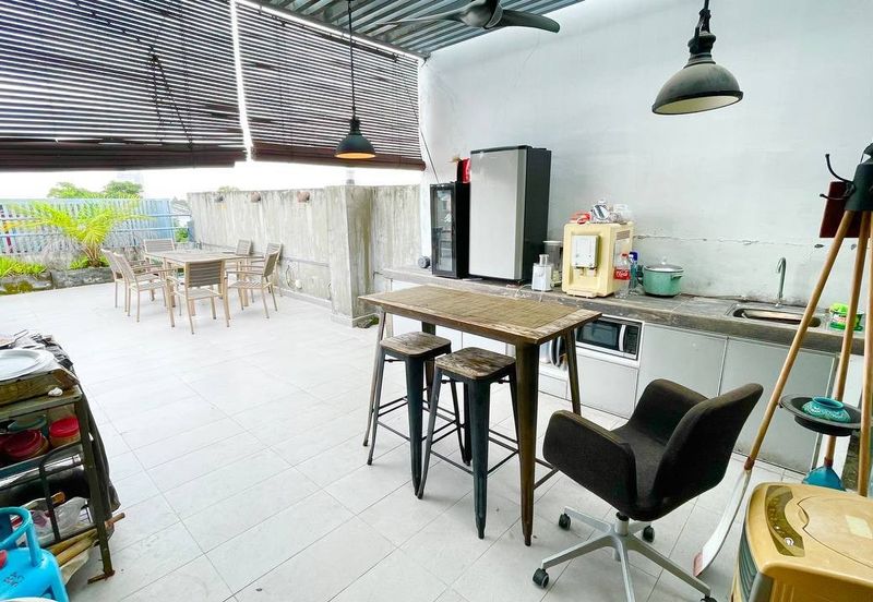 Taipan Business Centre, USJ 10