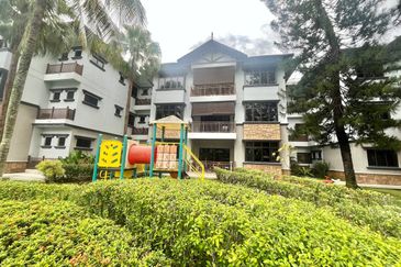 D'Melor Condominium