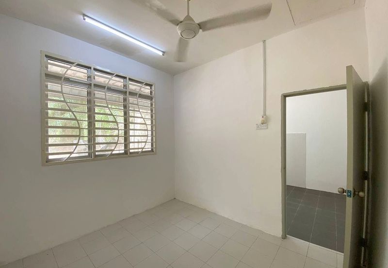 Taman Mawar Jingga, Banting Single storey terrace for sale