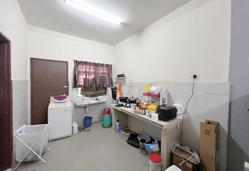 Taman Merpati, Jalan Merpati Putih