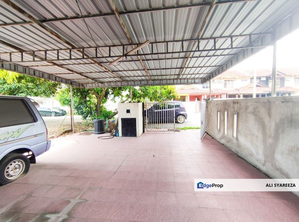 Taman Cenderawasih Olak Lempit Banting 2 storey terrace for sale, Selangor, Banting