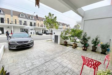 Monet Springtime @ Sunsuria City